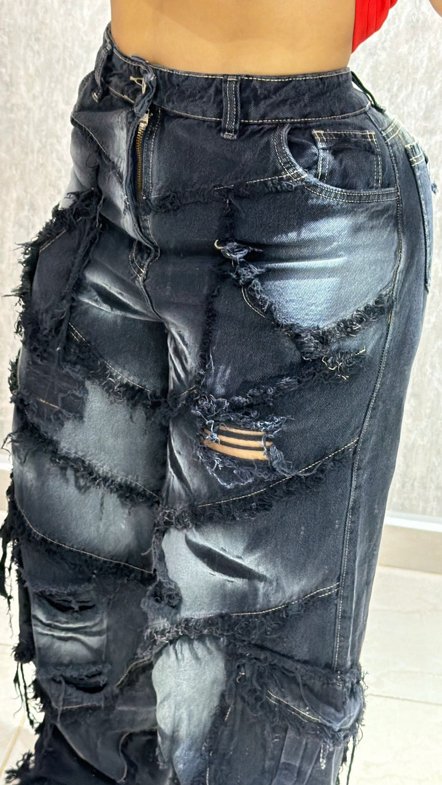 Jean con destroyer y brillo