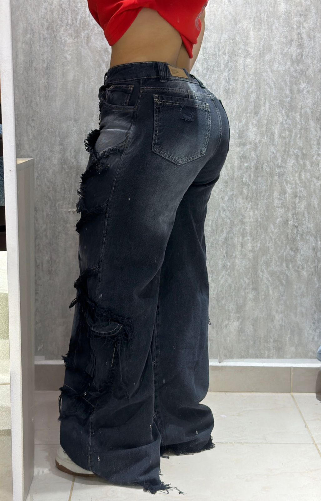 Jean con destroyer y brillo